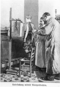 Wilhelm Konrad Roentgen (1845-1923) maakt een röntgenfoto van een jonge jongen, uit een boek door Hans Kraemer, ca. 1898-99