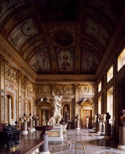 Kamer van Keizers met Verkrachting van Proserpina in het midden, door Gian Lorenzo Bernini, Galleria Borghese, Rome, Italië