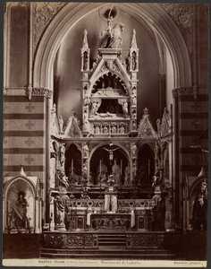 Napels S. Giov. Carbonara Monument van Ladislaus door Giorgio Sommer