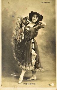 Ansichtkaart: Zomer Alcazar - Portret van juffrouw Birks, Music Hall artiest door Phillipe de Marlier