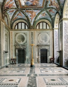 De loggia van Amor en Psyche, westzijde van Villa la Farnesina, begane grond. Ca. 1517 door Giovanni Francesco Penni