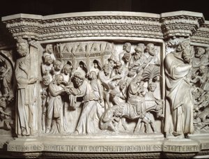 Detail van de reliëfs van de stoel door Giovanni Pisano: de presentatie van Jezus in de tempel en de vlucht naar Egypte (detail) door Giovanni Pisano