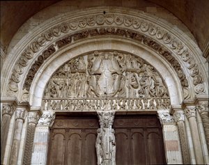Romaanse kunst: Tympanum gebeeldhouwd dat het laatste oordeel voorstelt. Beeldhouwwerk van Meester Gislebertus door Gislebertus