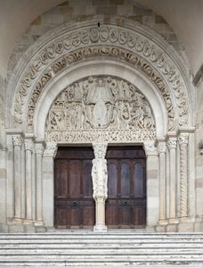 Het Laatste Oordeel, Centraal portaal van de Saint-Lazare kathedraal, Autun, Frankrijk door Gislebertus