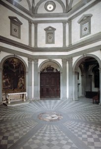 Zicht op de achthoekige sacristie gebouwd naar een ontwerp van Giuliano da Sangallo (1445-1516) door Giuliano Giamberti da Sangallo
