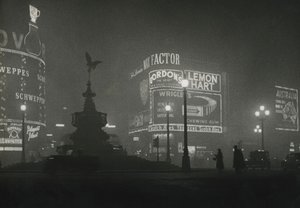 Piccadilly Circus jaren 1950 door Godfrey Macdominic