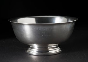 Zilveren kom tennistrofee uitgereikt aan Sally Ride, 1965 door Gorham Manufacturing Company