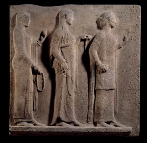Griekse kunst: plaquette van de passage van de Theores: gezicht dat de gratiën voorstelt. Laag marmeren reliëf van het eiland Thasos in Griekenland. 480 v.Chr. Parijs, Louvre Museum