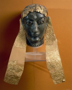 Hoofd van de god Apollo, met krullend haar door Greek