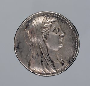 Zilveren Didrachma van Berenice II door Greek