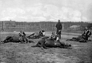 Een groep van de 4e Queens Own Hussars in een gevecht te voet, 1896 door Gregory and Co