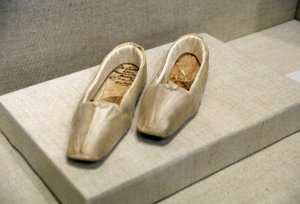 Paar schoenen (van koningin Victoria 1819-1901) door Gundry and Sons