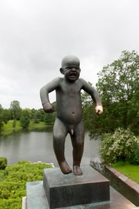 "Sinnatageen" boze jongen, sculptuur in Frogner Park, Oslo, Noorwegen (brons)