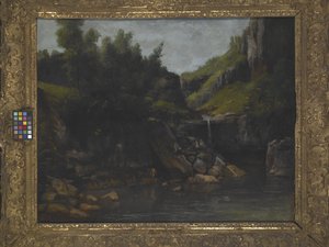 Waterval in een rotsachtig landschap