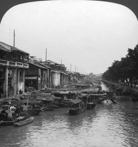 Het drukke kanaal, vanaf de Engelse Brug, Canton, China, 1901