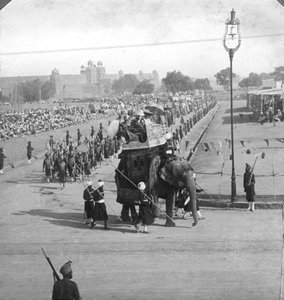 Overheidsfunctionarissen in een staatsprocessie, India