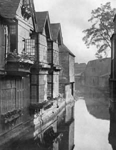 Het Wevershuis aan de rivier de Stour, Canterbury, Kent, 1924-1926 door H. S. Newcombe