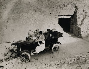 Eerste Bezoek van Lord Carnarvon aan de Vallei der Koningen door Harry Burton