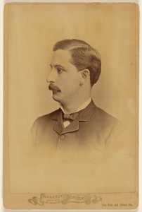 [Ongeïdentificeerde man met snor, in profiel]. door Harry F. Maneeley
