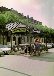 Zicht op de ingang van het Hotel de Ville Metropolitain, 1899-1904