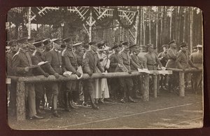 Eerste Wereldoorlog: Oekraïne in de jaren 1914-1916 tijdens de invasie van het Duitse leger. Groep soldaten door Heldenfriedhof Dsessentniki (attr. to)