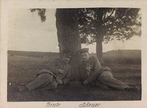 Eerste Wereldoorlog: Oekraïne in de jaren 1914-1916 tijdens de invasie van het Duitse leger. Twee soldaten in een moment van ontspanning