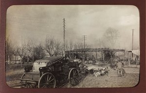 Eerste Wereldoorlog: Oekraïne in de jaren 1914-1916 tijdens de invasie van het Duitse leger. Militair op de plaats van een bombardement