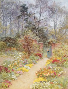 Ommuurde tuin in de lente
