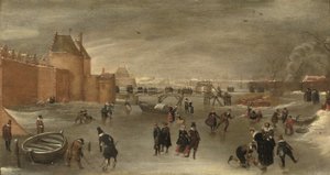 Schaatsers, kolfspelers en sleeën op een bevroren rivier bij de St. Janspoort stadspoort, met de Kruispoort op de achtergrond en de Pinkmolen daarachter, Haarlem