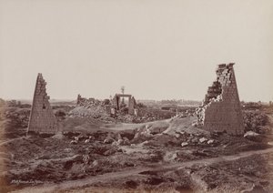 Karnak, De Pylonen van Horus