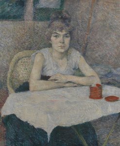 Jonge vrouw aan een tafel
