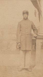 Carte-de-visite van een niet-geïdentificeerde Unie soldaat, 1862-1884 door Henry C. Cushing