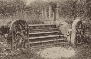 Verwoeste Steden van Ceylon: Maansteen, Bewakersstenen en Trappen door Henry W. Cave