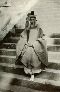 Een Shinto Priester, 1910 door Herbert Ponting
