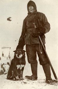 C. H. Meares en Osman, de leider van de honden, 28 augustus 1911, 1913 door Herbert Ponting
