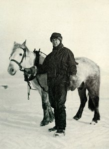 Dr. Wilson en pony Nobby, ca. 1911, 1913