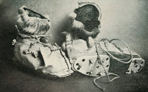 Finnesko met stijgijzers, ca. 1910-1913, 1913 door Herbert Ponting