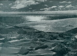 Maanlicht in het pakijs, c1910-1913, 1913 door Herbert Ponting
