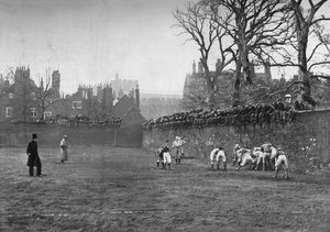 Het muurspel op Eton: St. Andrews Day - Oppidan tegen Colleges, ca. 1900