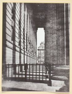 Zuilengalerij van de Madeleine kerk door Hippolyte Bayard