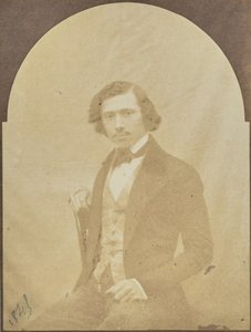 [Portret van een zittende man[
