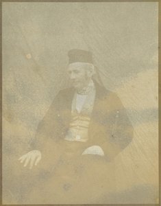 [Portret van een zittende man met een pet]. door Hippolyte Bayard