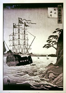 Een zwart (Europees) schip aan de kust van Tsushima