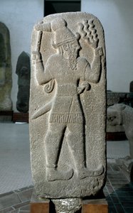 Hettitische beschaving: basalt stèle van de god van de storm