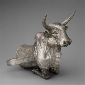 Vaatwerk eindigend in de voorzijde van een stier, ca. 1300 v.Chr. door Hittite