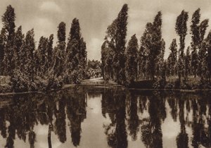Mexico: Xochimilco met de zogenaamde "Drijvende Tuinen" (z/w foto) door Hugo Brehme