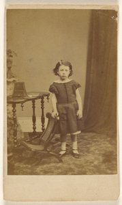 D.A. Totter [klein meisje, staand] door I. Clarke