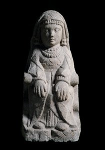 Zittende dame. Kalkstenen beeldhouwwerk, 4e-2e eeuw v.Chr. door Iberian