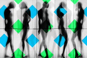 Bewegende silhouetten met diamanten door Igor Shrayer