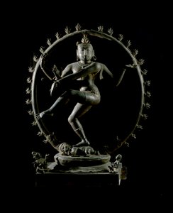 Hindoeïsme: voorstelling van de god Shiva Nataraja, god van de dans. Bronzen beeldhouwwerk 12e eeuw - Kolkata, Indian Museum